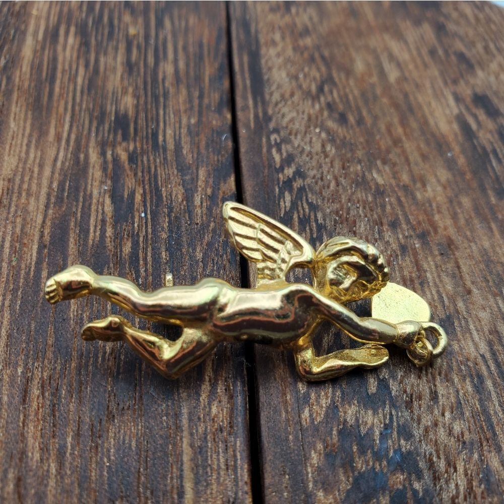Flying cherub guardian angel heart brooch‎